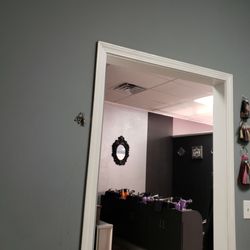 Mirror Mirror Salon