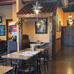 La Carreta - Dining area