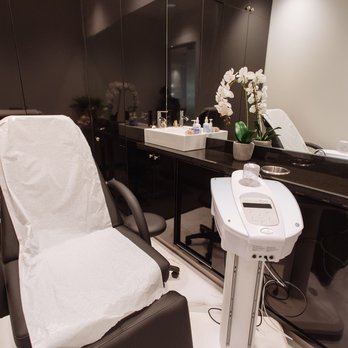 Caryl Baker Visage - Private Room - Cosmetics & Beauty Supply Near Me - Etobicoke, Ontario