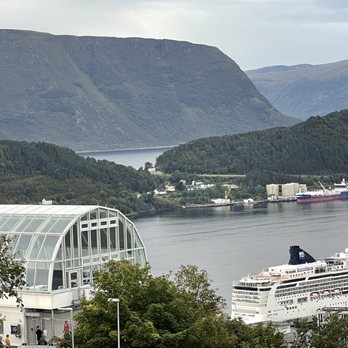 Fjellstua Utsiktsterrasen - Local Flavor Near Me - Ålesund, 15