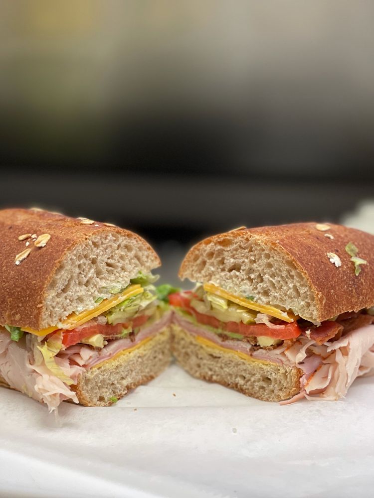 PRUETT’S SIGNAL MOUNTAIN MARKET Updated September 2024 101 Photos