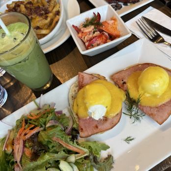 Café Luna - Eggs Benedict - Coffee & Tea Near Me - Cambridge, Massachusetts