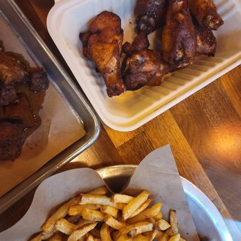 Q-BBQ - Smoked wings and spicy fries - Barbeque Near Me - Oak Park, Illinois