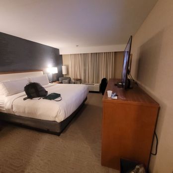 DoubleTree by Hilton Ann Arbor North - King room, small but cute - Hotels Near Me - Ann Arbor, Michigan DoubleTree by Hilton Ann Arbor North - King room, small but cute - Hotels Near Me - Ann Arbor, Michigan