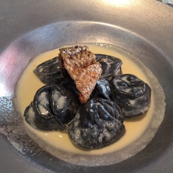 Bacan - Capelettis negros rellenos de salmón rosado con salsa de limón. Riquísimos!!! - Cafeteria Near Me - Buenos Aires, C