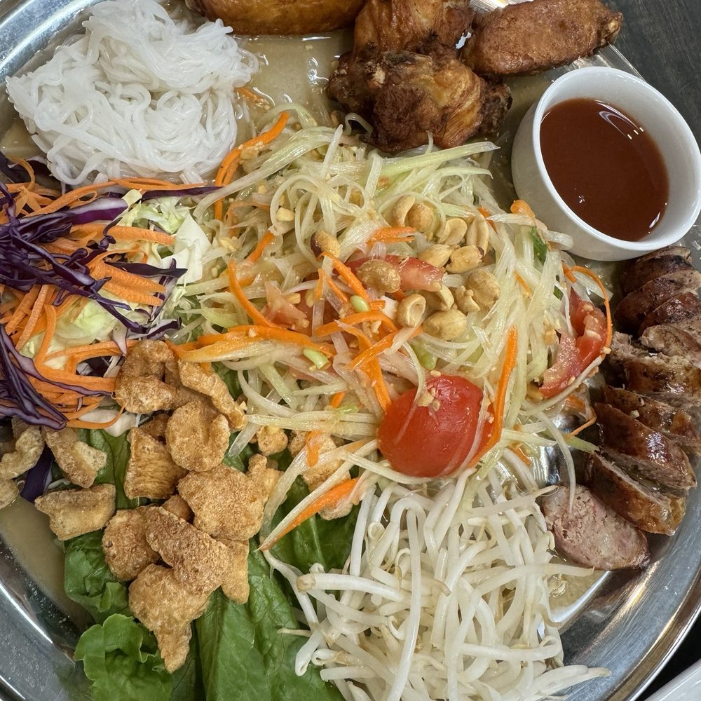 Maggie Thai Kitchen - Tam tad set - Thai Near Me - Boise, Idaho Maggie Thai Kitchen - Tam tad set - Thai Near Me - Boise, Idaho