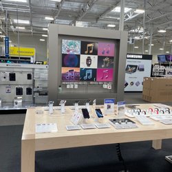 Best Buy Arrowhead - Apple Section