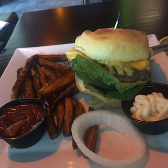 The Brass Tap - Pepper jack cheese burger - American Near Me - Boynton Beach, Florida