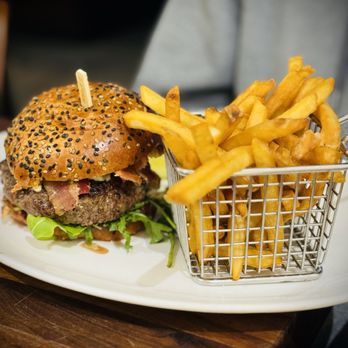 Yard House - Burger - Bars Near Me - East Rutherford, New Jersey Yard House - Burger - Bars Near Me - East Rutherford, New Jersey