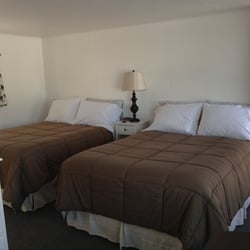 East Jordan Motel - Room 6 has 2 double beds