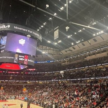 United Center - Bulls vs nuggets game caught that parachute yes - Stadiums & Arenas Near Me - Chicago, Illinois United Center - Bulls vs nuggets game caught that parachute yes - Stadiums & Arenas Near Me - Chicago, Illinois