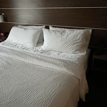 Holiday Inn Express Poughkeepsie - This is how I found my guest room after Housekeeping was supposed to change the linens - Hotels Near Me - Poughkeepsie, New York