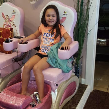 Benitoite Nails & Spa - Little girls are treated like princesses!  These chairs are made for little girls! - Nail Salons Near Me - Tigard, Oregon