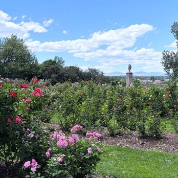 War Memorial Rose Garden - Parks Near Me - Littleton, Colorado