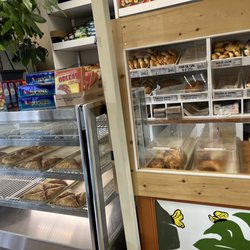 Gutiz Bakery & Cafe - Bakery