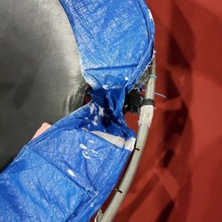 Champion Kids - Broken trampoline