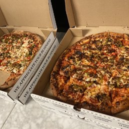 Deluxe and veggie delight pizzas Deluxe and veggie delight pizzas