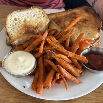 Hank's - Grilled Cheese Sandwich, no tomato! Plus, sweet potato fries! - Coffee & Tea Near Me - Austin, Texas