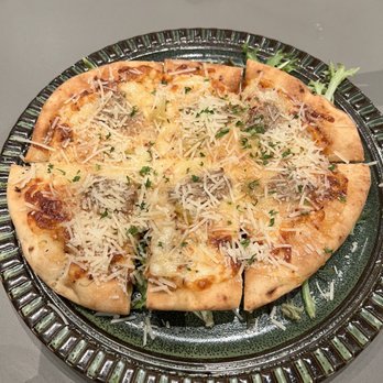 Glass Ceiling Rooftop - Yummy flatbread - Lounges Near Me - New York, New York