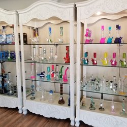 Strange Cloudz Vapor & Smoke Shop