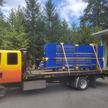 Pete's Towing Service - Hauling a big snap on tool box - Towing Near Me - Lakebay, Washington Pete's Towing Service - Hauling a big snap on tool box - Towing Near Me - Lakebay, Washington