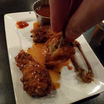 Houlihan's - Well cooked wings. Was able to strip the meat right off. - New American Near Me - Springfield, Missouri