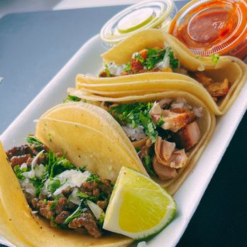 Pelóns Tacos - a plate of tacos with a lime wedge - Food Trucks Near Me - Arkansas City, Kansas Pelóns Tacos - a plate of tacos with a lime wedge - Food Trucks Near Me - Arkansas City, Kansas