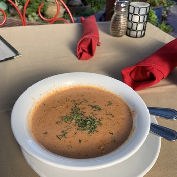 Robins Restaurant - New American Near Me - Cambria, California