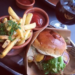 Bien Snackbar - Best Chicken burger EVER!!! luuush!!!