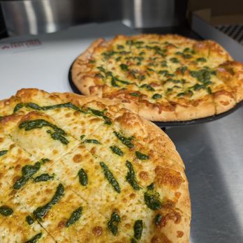 Fast Fired - Cheesy Bread with Pesto! - Pizza Near Me - Brampton, Ontario Fast Fired - Cheesy Bread with Pesto! - Pizza Near Me - Brampton, Ontario
