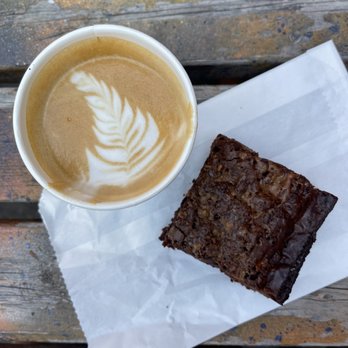 Dreamy - a cup of coffee and a piece of brownie - Bakeries Near Me - Montreal, Quebec