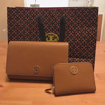 Tory Burch - Robinson Chain Wallet & Zip Coin Purse! Total was around $240!! Not bad AT ALL. - Shoe Stores Near Me - Cabazon, California Tory Burch - Robinson Chain Wallet & Zip Coin Purse! Total was around $240!! Not bad AT ALL. - Shoe Stores Near Me - Cabazon, California