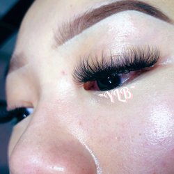 Yanira's Lash Bar - Volume