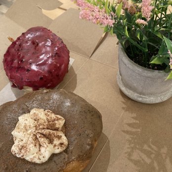 Bloomer’s - Tiramisu (4.5/5) - amazing how they mimicked the marscapone flavour/texture. Lemon blueberry (4/5) - tart and very sweet - Donuts Near Me - Toronto, Ontario