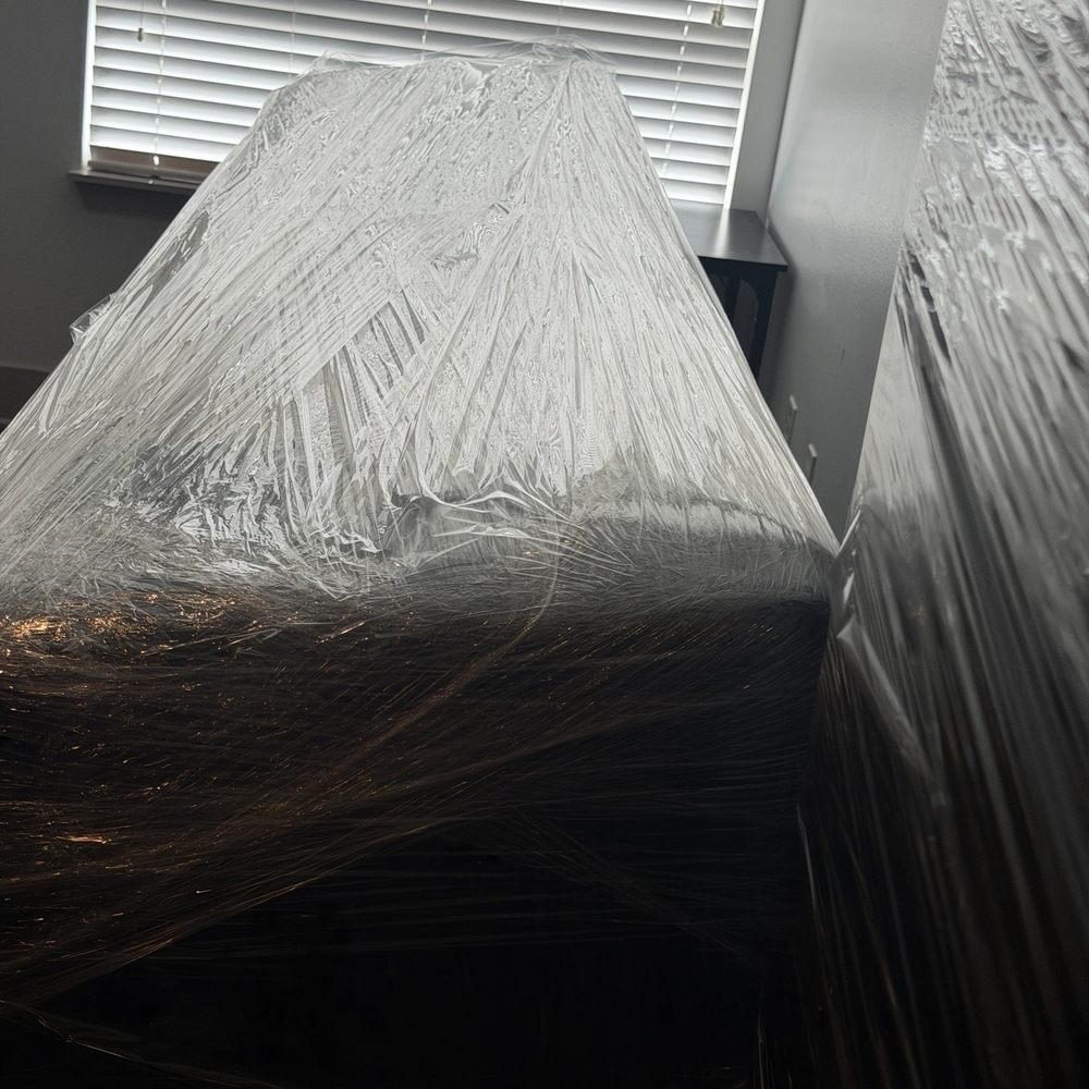Urban Moving Services - Care in moving bulky and expensive pieces. This is a sofa. - Movers Near Me - Los Angeles, California Urban Moving Services - Care in moving bulky and expensive pieces. This is a sofa. - Movers Near Me - Los Angeles, California