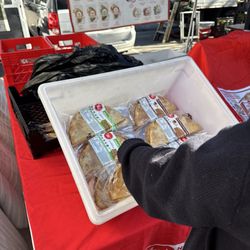 UC Davis Farmers Market - Ever so popular flatbread stand