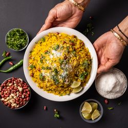 Vadapav Mirchi By Geeta - Poha