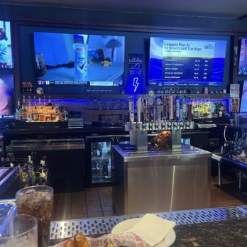 Glory Days Grill - Bar area - Sports Bars Near Me - Brandon, Florida Glory Days Grill - Bar area - Sports Bars Near Me - Brandon, Florida