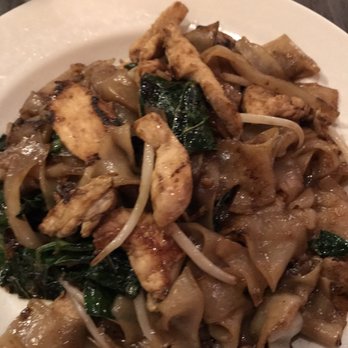 Silver Spoon Thai Restaurant - Pad see eiw - Thai Near Me - Chicago, Illinois