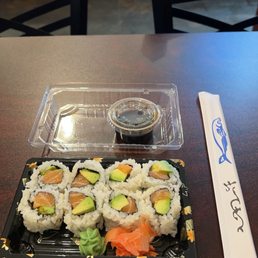 Salmon avocado roll Salmon avocado roll