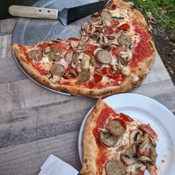 Pizza Gorda - Sausage, pepperoni, mushroom - Pizza Near Me - Punta Gorda, Florida Pizza Gorda - Sausage, pepperoni, mushroom - Pizza Near Me - Punta Gorda, Florida
