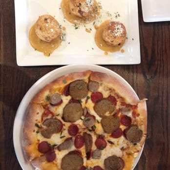 Pub 235 - Pizza & fried Mac and cheese bites - Pubs Near Me - Webster, New York