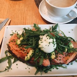 Kaffeehaus Gustav - Lachshappen 8,20€