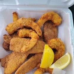 Sam's Southern Eatery Jacksonville - Delicious flounder and shrimp