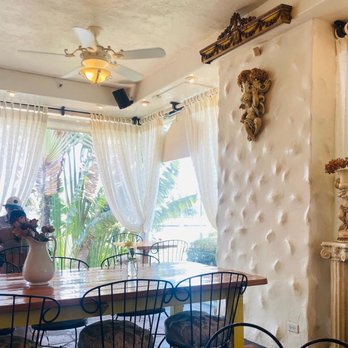 Cream Pot - Interior - Breakfast & Brunch Near Me - Honolulu, Hawaii Cream Pot - Interior - Breakfast & Brunch Near Me - Honolulu, Hawaii