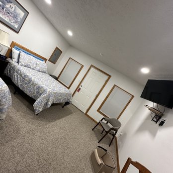 Ron's Rustic Cabins - Clean clean! No bugs no weird smells. - Vacation Rentals Near Me - Albany, Kentucky Ron's Rustic Cabins - Clean clean! No bugs no weird smells. - Vacation Rentals Near Me - Albany, Kentucky