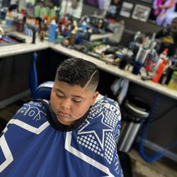 Payd 2 Fade Barber Shop - Comb over with part