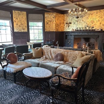 Kennebunkport Captains Collection - Main house dining room - Bed & Breakfast Near Me - Kennebunkport, Maine Kennebunkport Captains Collection - Main house dining room - Bed & Breakfast Near Me - Kennebunkport, Maine