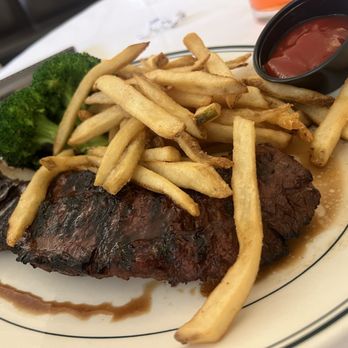 Daily Grill - American Near Me - Burbank, California