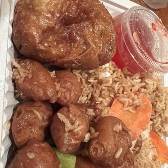 Lotus Chinese Restaurant - Sweet and sour chicken and egg roll - Chinese Near Me - Denver, Colorado Lotus Chinese Restaurant - Sweet and sour chicken and egg roll - Chinese Near Me - Denver, Colorado